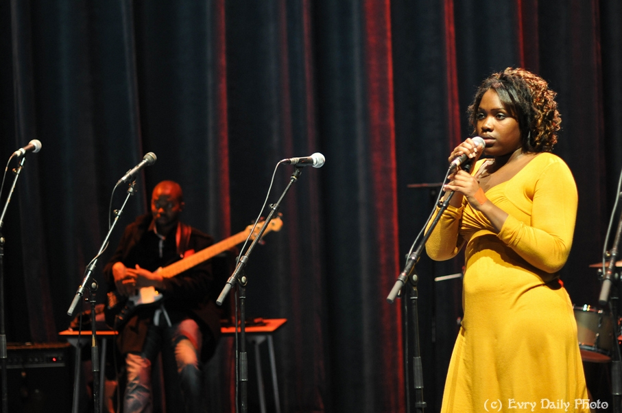 Evry Daily Photo - Telethon Evry 2010 - Concert Evry University Gospel - large - 5243960098.jpg
